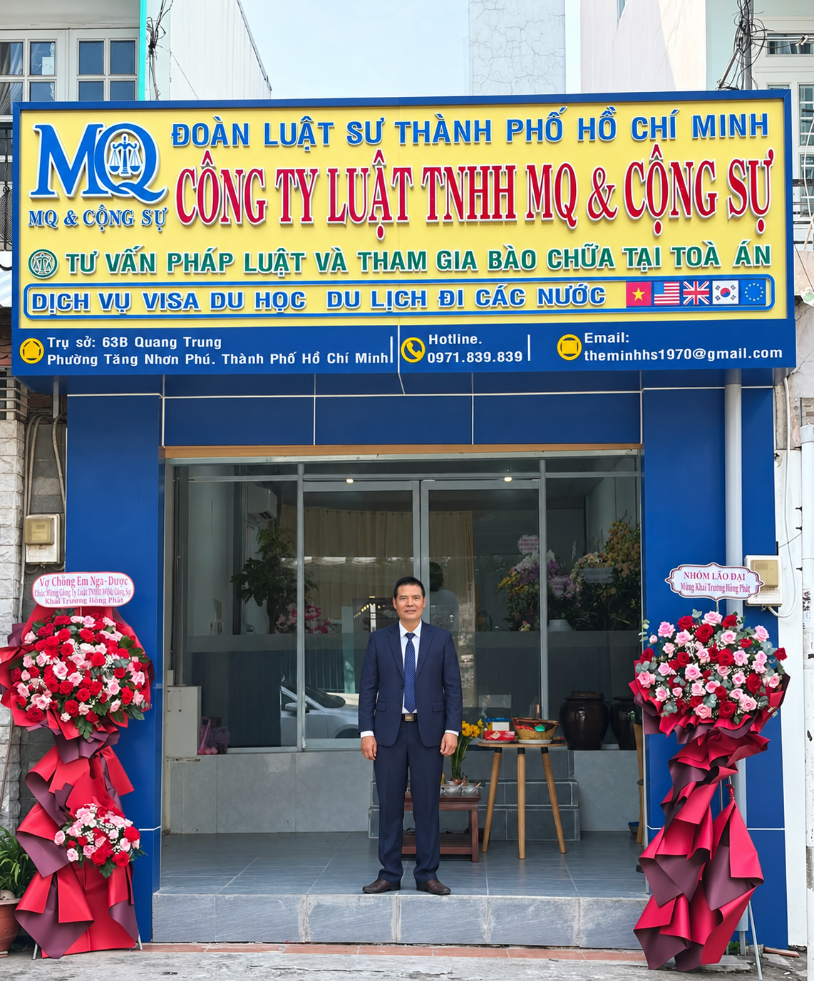 Luật sư Nguyễn Thế Minh trước trụ sở Công ty luật MQ và Cộng sự tại 63B Quang Trung